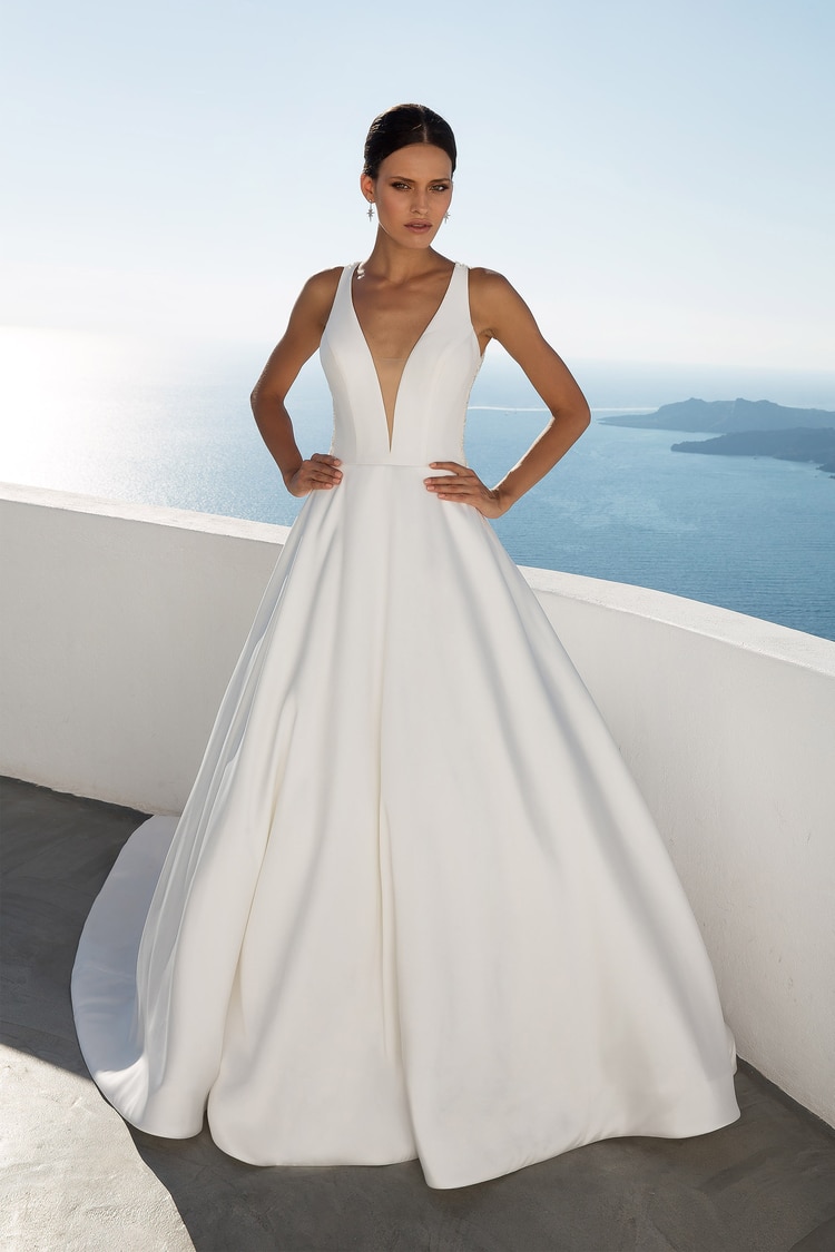 Stunning 2018 Destination Wedding Dresses by Justin