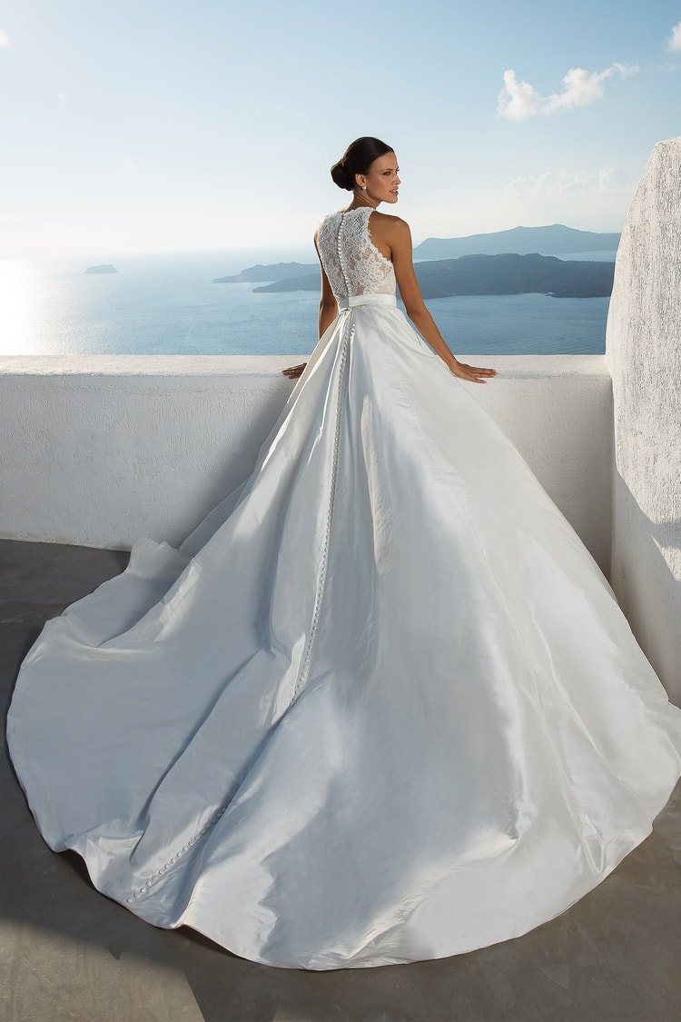 Stunning 2018 Destination Wedding Dresses By Justin Alexander