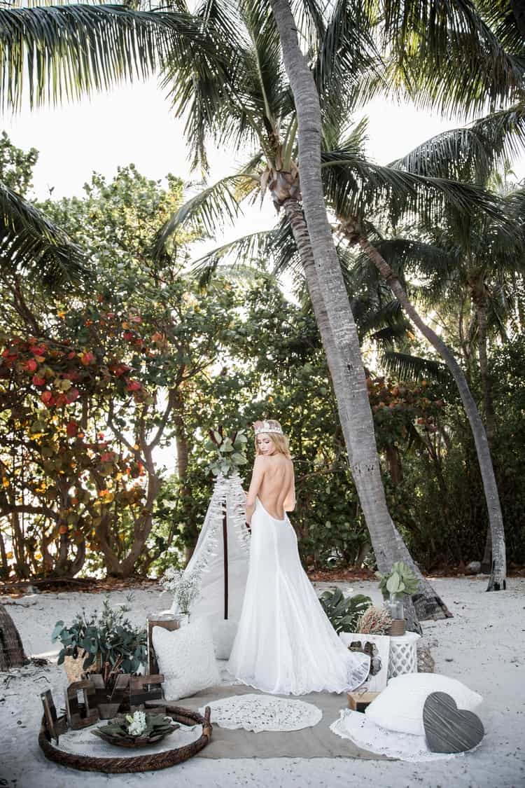 beach wedding details