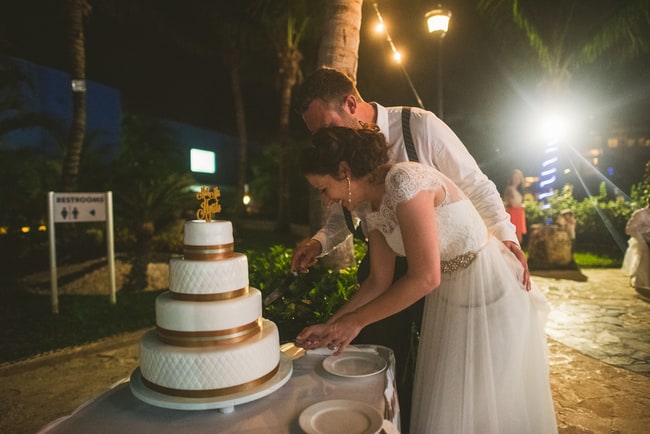 Destination Wedding Cake at Azul Sensatori