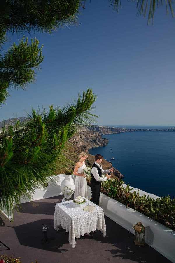 Elopment in the Dreams Luxury Suites in Santorini47