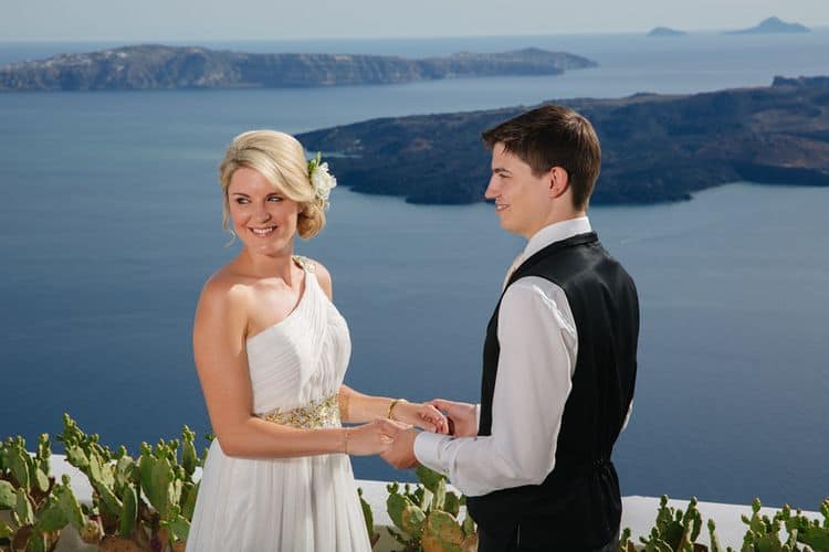 Elopement in the Dreams Luxury Suites in Santorini