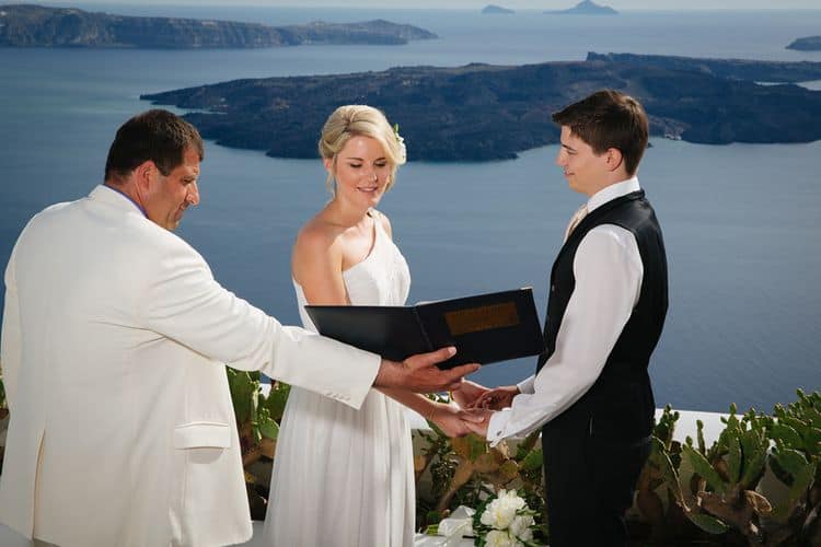 Elopement in the Dreams Luxury Suites in Santorini