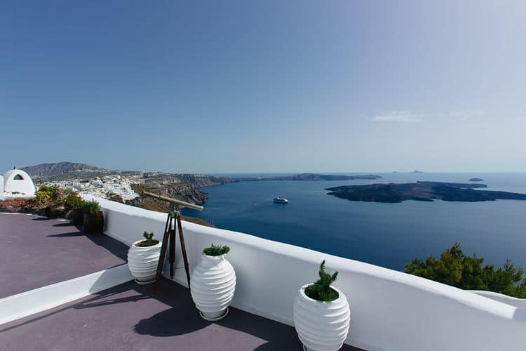 Elopement in the Dreams Luxury Suites in Santorini