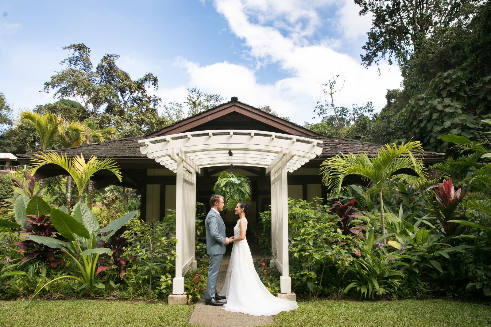 A Modern Hawaii Garden Wedding With