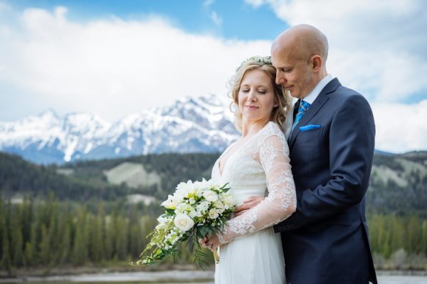 A Jasper Park Lodge Wedding with Stunning Mountain Views - Destination ...