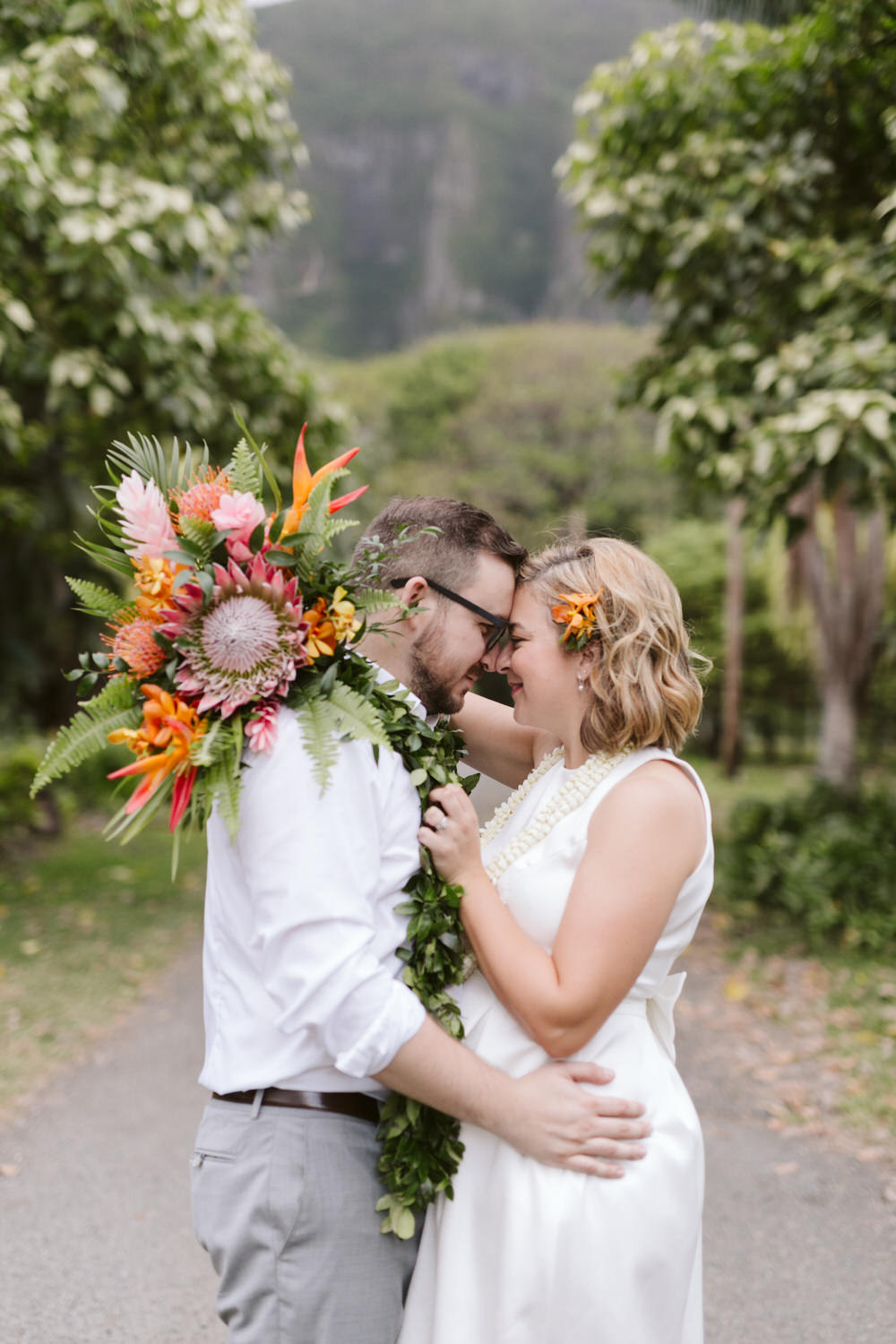 Modern Vintage Hawaiian Wedding On Oahu Destination Wedding Details