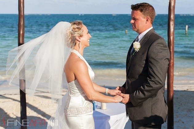 beach wedding in cancun's azul beach resort