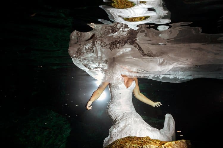 Underwater Trash the Dress Photos in the Riviera Maya 008