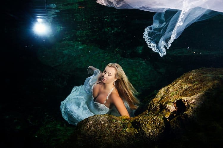 Underwater Trash the Dress Photos in the Riviera Maya 012