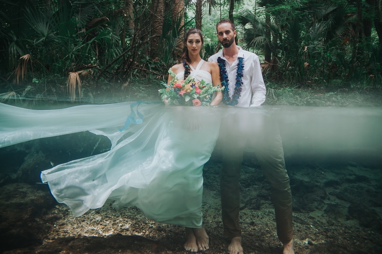 Stunning Underwater Wedding Photography Inspiration - Destination