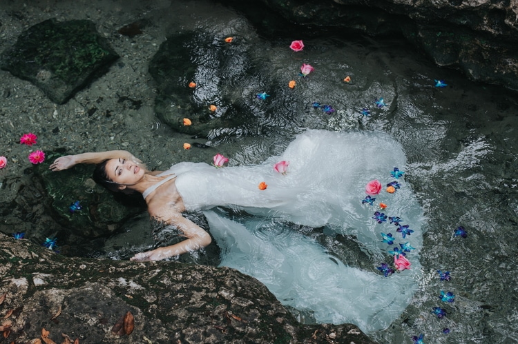 Stunning Underwater Wedding Photography Inspiration - Destination Wedding  Details