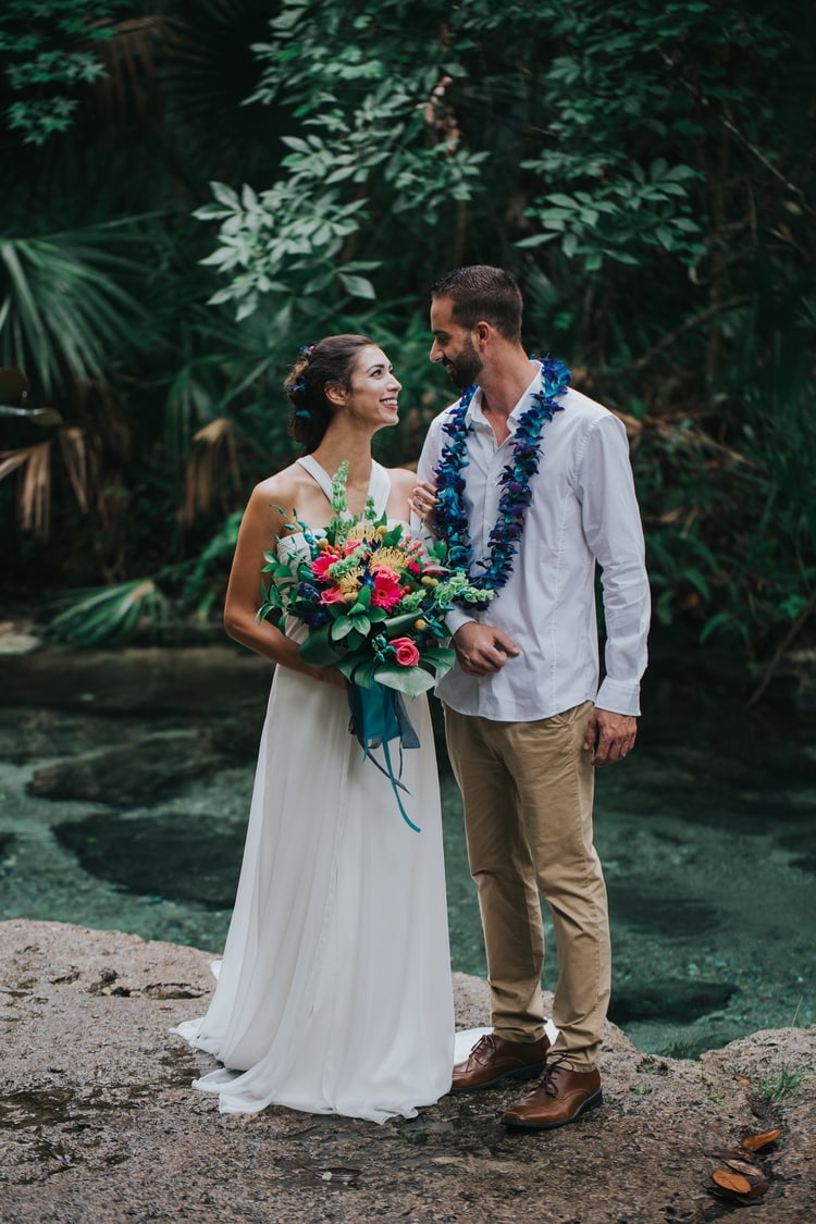 Stunning Underwater Wedding Photography Inspiration - Destination Wedding  Details