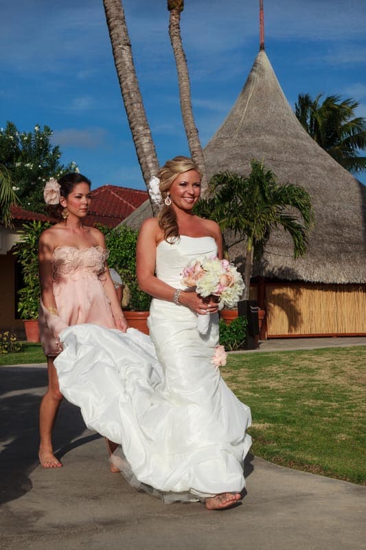 aruba wedding bride walking down aisle