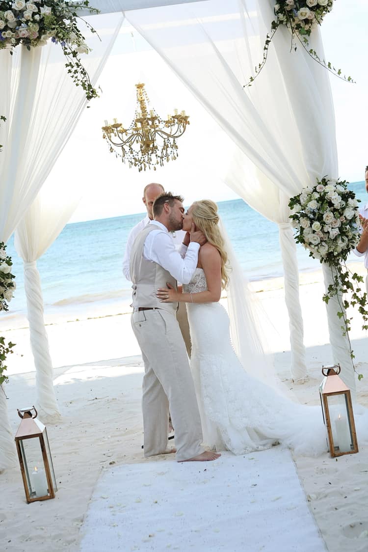 A Barefoot Beach Wedding and Trash the Dress in Cancun ...