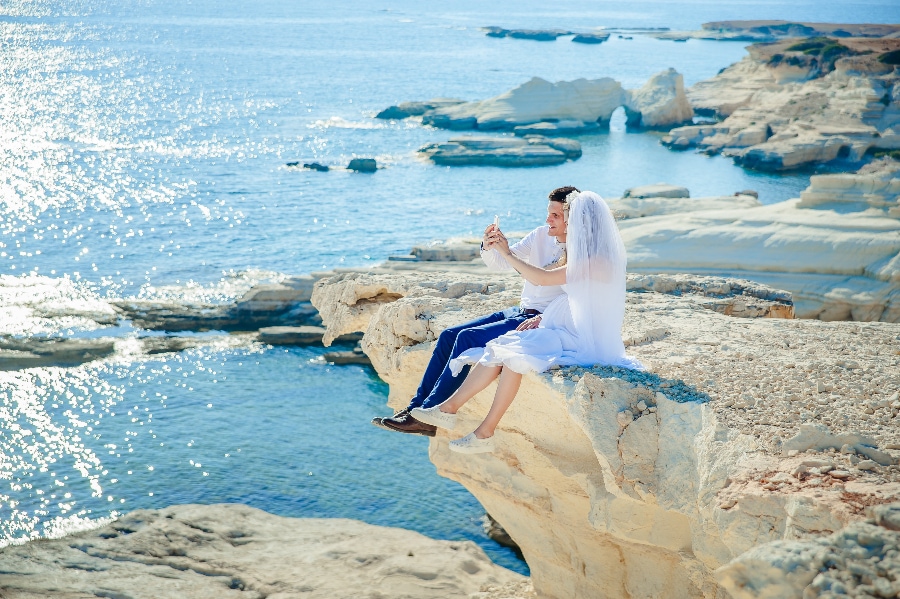 beach wedding photo cliff