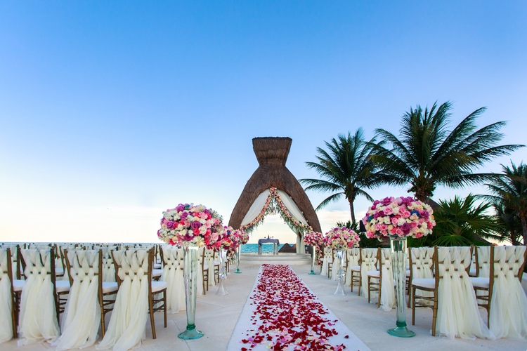 16 Breathtaking Destination Wedding Ceremony Decorations