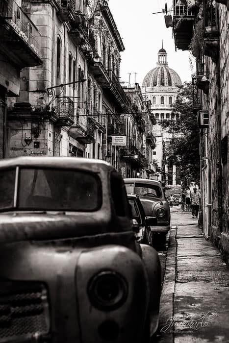 wedding photos in old havana cuba 