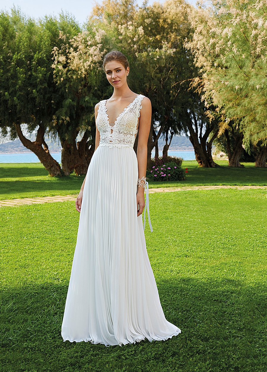 Lace and chiffon wedding dress