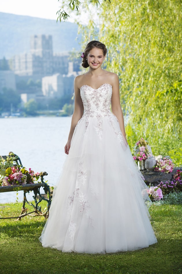 Stunning Destination Wedding Dress Collection | Destination Wedding Details