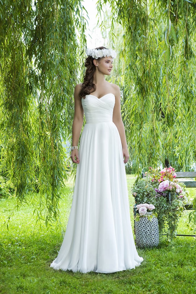 Stunning Destination Wedding Dress Collection | Destination Wedding Details