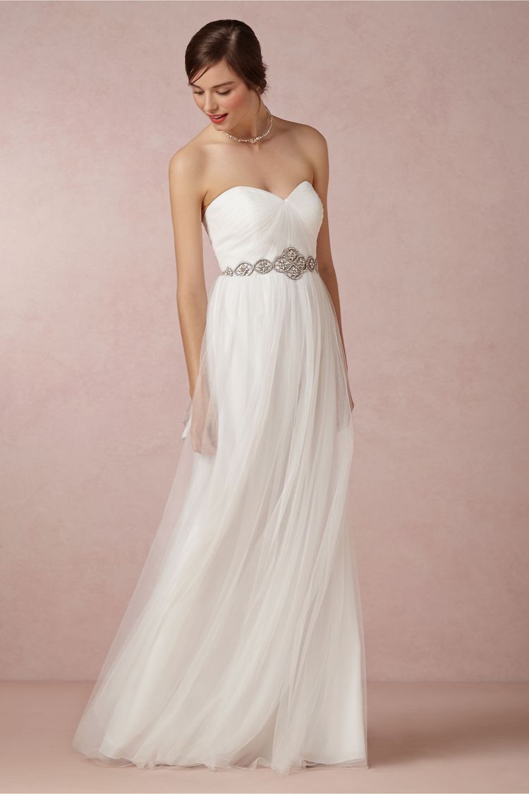 14 Beautiful Wedding Dresses Ideal For A Destination Wedding