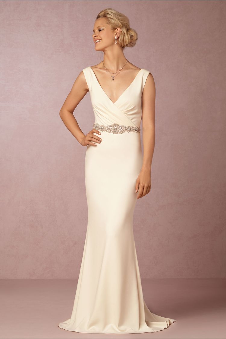 14 Beautiful Wedding Dresses Ideal for a Destination Wedding ...