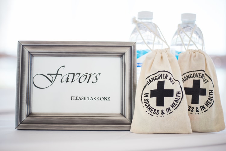 17 Wedding Welcome Bags And Favors Your Guests Will Love