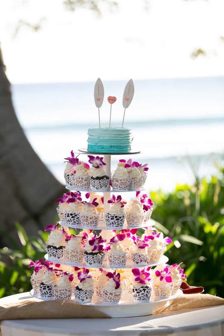 beach wedding cupcakes