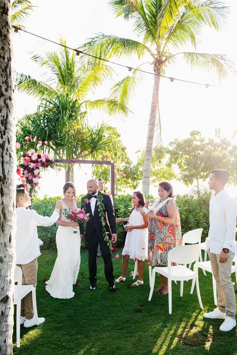 Gorgeous And Intimate Destination Wedding At Four Seasons Oahu At