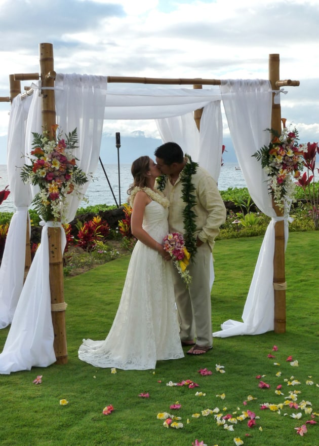 Guide to Getting Married in Hawaii - Destination Wedding Details