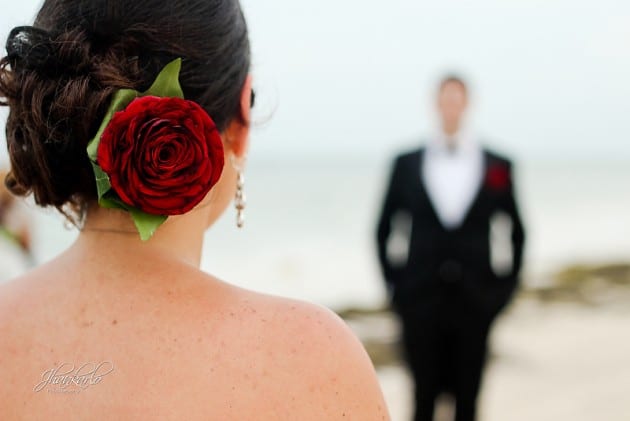 wedding in riviera maya red roses