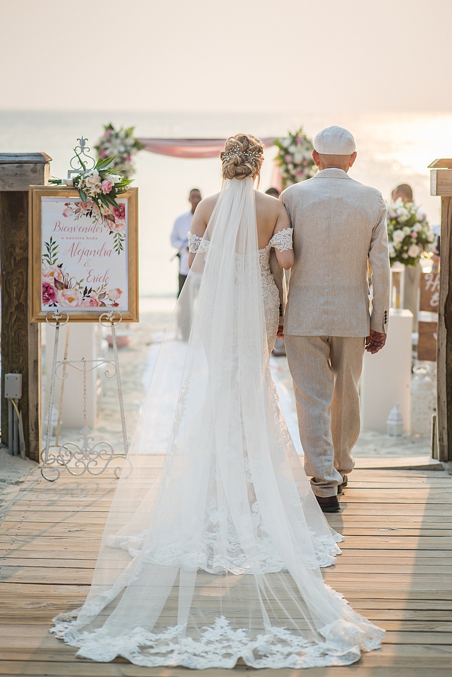 A Gorgeous Sunset Beach Wedding In Roatan Bay Island Destination Wedding Details
