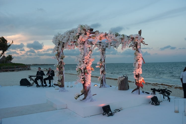 sunset beach wedding at Banyan Tree Mayakoba